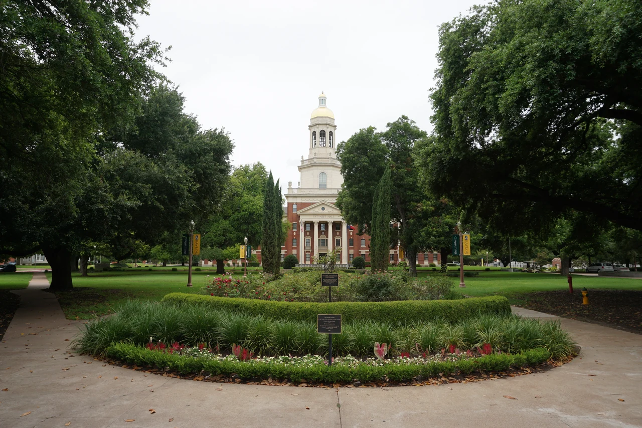 Founders Mall and Pat Neff Hall at Baylor University