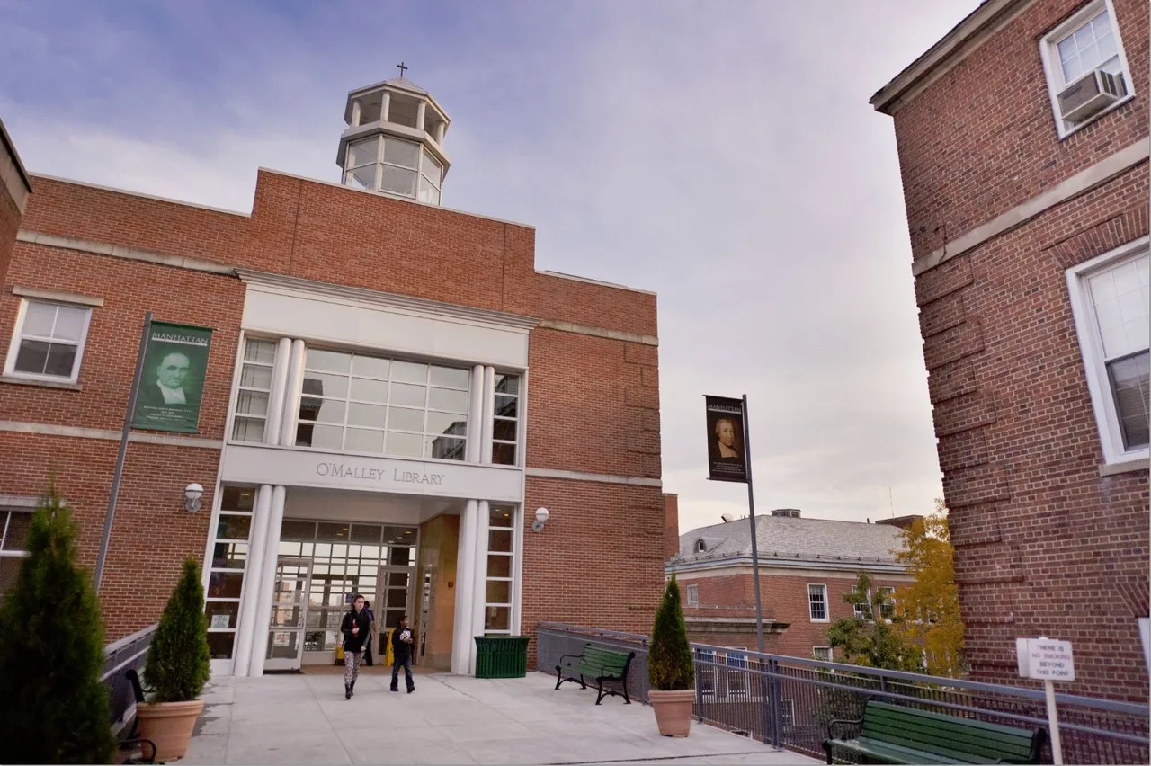 Manhattan University campus: Manhattan College Library