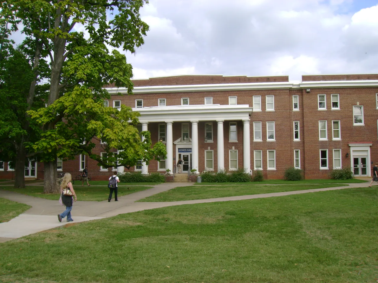 Jones Hall on the university campus