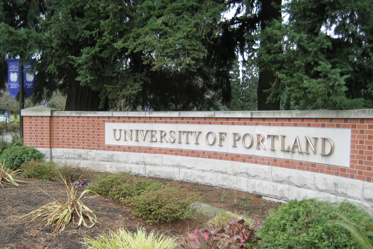University of Portland campus: University of Portland entrance sign