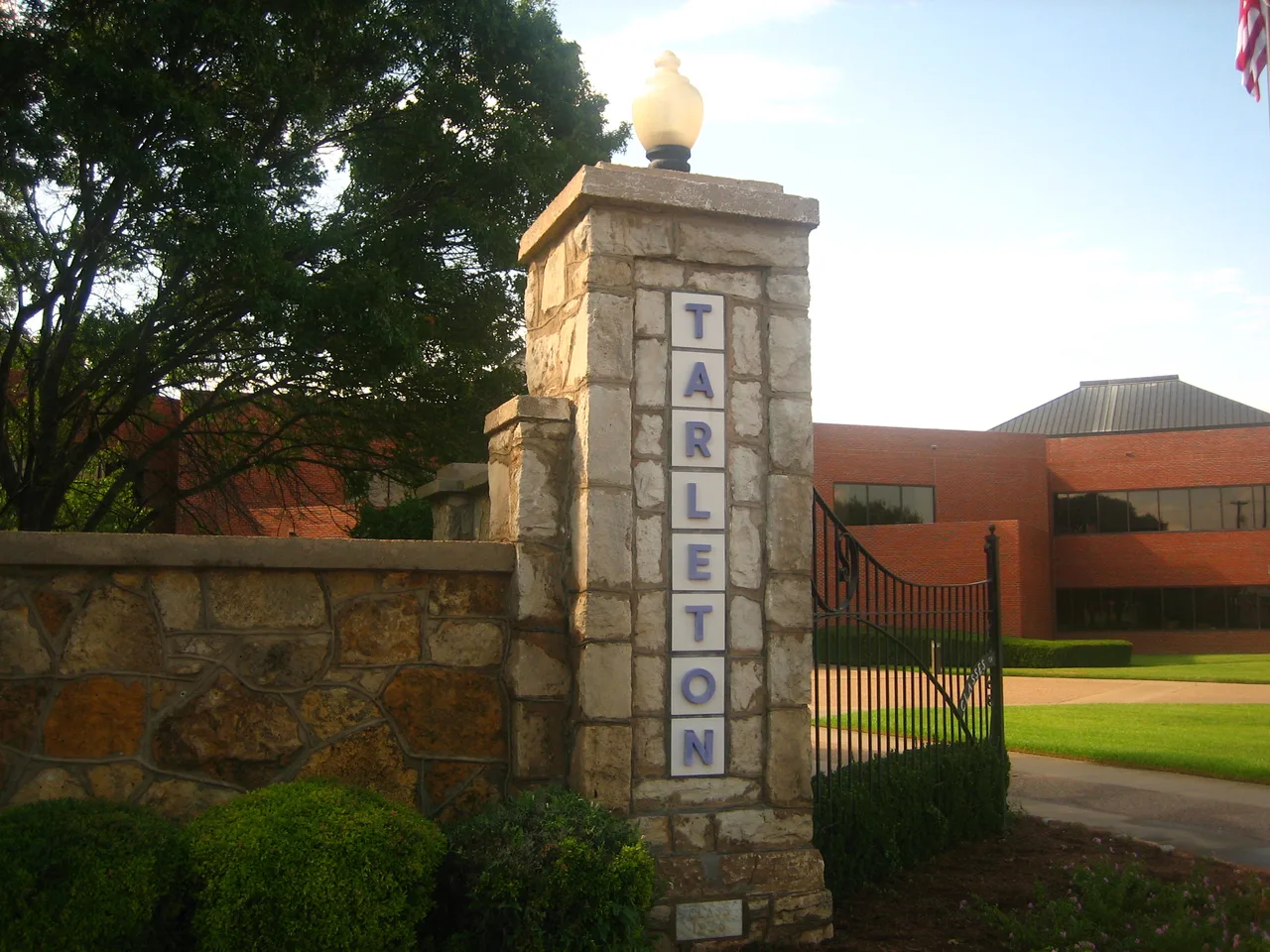 Tarleton State University campus: Entrance to Tarleton State University Picture 2230