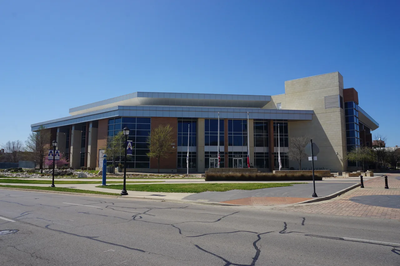 University of Texas at Arlington campus: University of Texas at Arlington March 2021 008 (College Park Center)