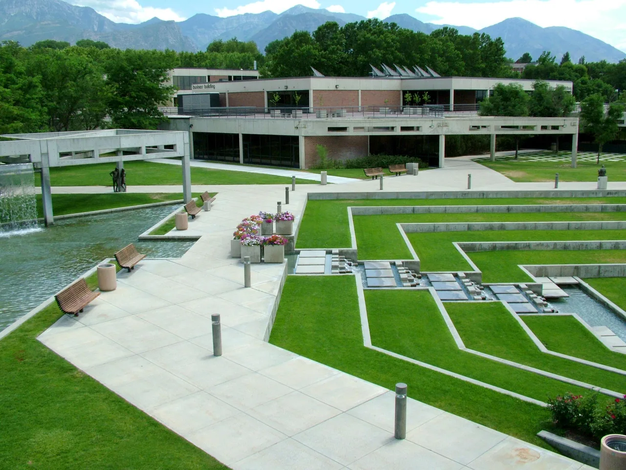 Utah Valley University campus: Business Building15 (2604111905) (2)