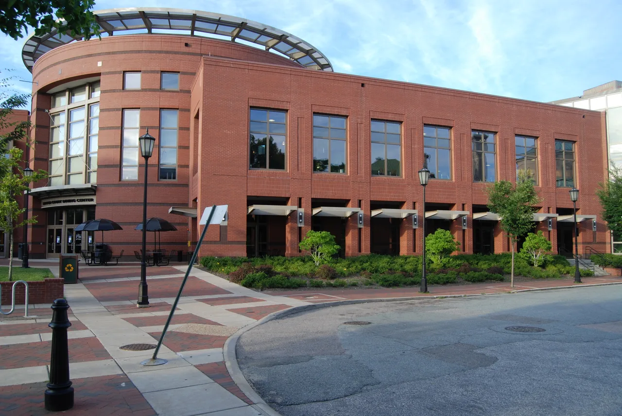 Shafer Court Dining Center’s brick and glass exterior at Virginia Commonwealth University.