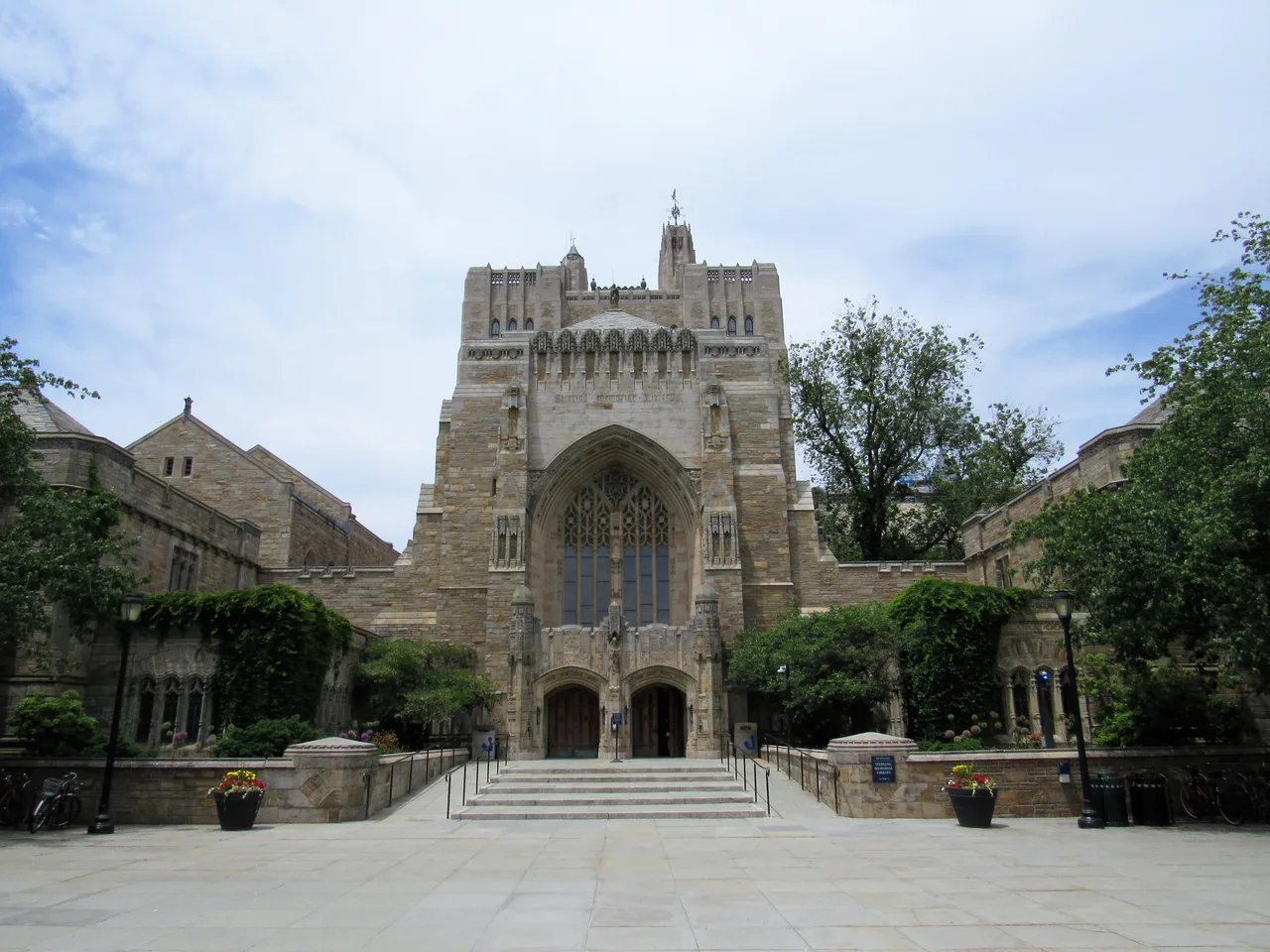 Gothic stone facade, entrance and broad steps of Sterling Memorial Library at Yale University in New Haven.