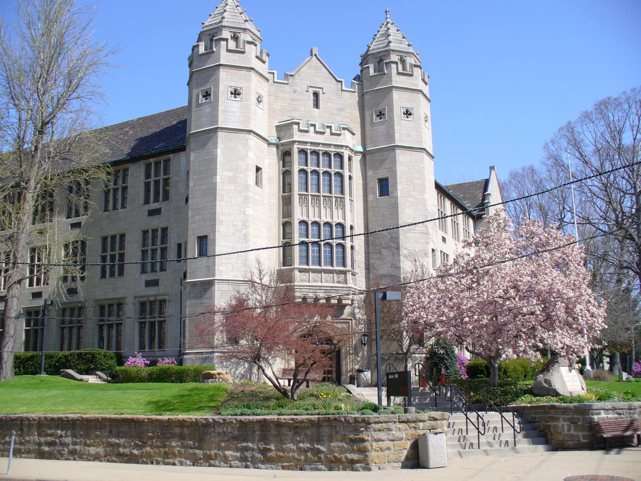 Youngstown State University campus: JonesHall